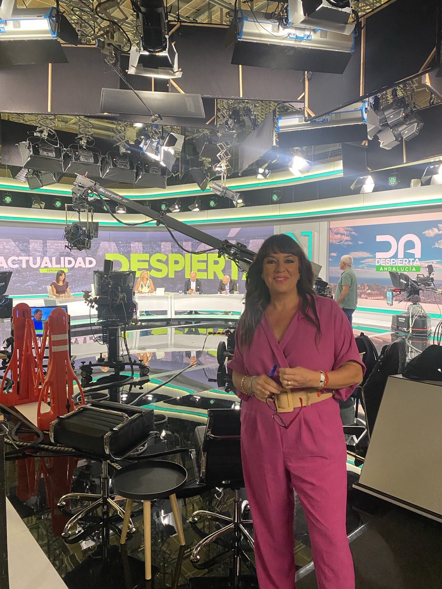 Pero qué pasada el nuevo plató de ⁦⁦<a href="/DespiertaCSur/">Despierta Andalucía</a>⁩. Buena mañana de tertulia con ⁦<a href="/silviasanz_m/">silviasanzM</a>⁩ y ⁦<a href="/ollerista/">Jesús Ollero</a>⁩ 

👇👇
