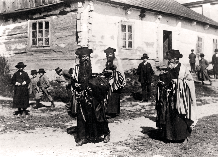 La colonización mental por las categorías americanas nos impide entender nuestra propia historia europea. Ahora hay gente que niega el carácter multicultural del Imperio austrohùngaro porque todos eran más o menos blancos. 🙄