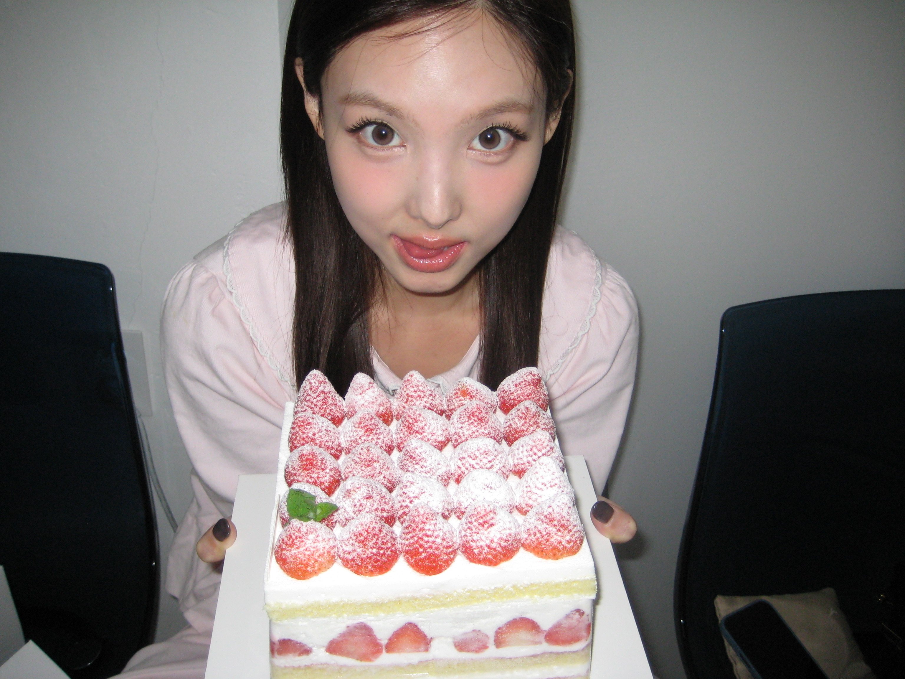 ナヨン   確認よう TWICE NAYEON 1st Photobook 🌸 「はい、私はナヨンです