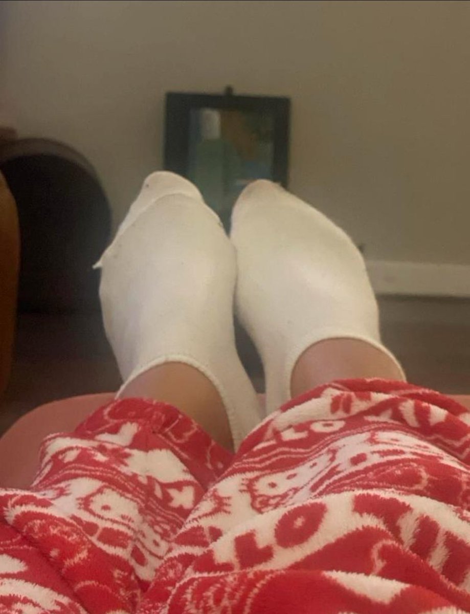 goddessxtamaraa's tweet photo. Terug van weggeweest nu ook met vieze sokjes 😳😳

findom findomnl findombe geldslaaf tikkieslaaf betaalslaaf cashpig humanatm cashslave walletdrain paypignl finbrat findomqueen findomdrain findomde findompig findomaddict betaalvarken moneypig https://t.co/aTGvqeJMgz