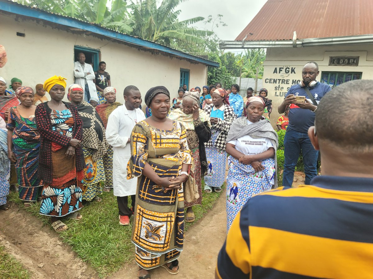 #Lubero : Le député national Katsongo Sosthène restitue depuis Lundi ses travaux parlementaires auprès des couches sociales de #Lubero_centre. 3 propositions de loi, 6 contrôles parlementaires et différents plaidoyers dans le secteur de la sécurité, de l'éducation, de la santé...