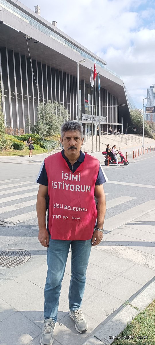 Şişli direnişi 2094. gününde
Kayyım <a href="/CevdetErturkmen/">Cevdet Ertürkmen</a> 194 gündür mahkeme kararı ve arşiv araştırmamiza rağmen ise irademizi vermiyor, emek düşmanlığına devam ediyor. <a href="/Basaranaksu_/">Başaran Aksu</a> <a href="/acun_karadag/">Acun Karadağ</a> <a href="/KurayZzeyno/">ZzeynoKuray</a> <a href="/tabibturkiye/">TABİB Türkiye</a> <a href="/emek_daya/">Emekçiler Dayanışması</a> <a href="/DEMGenelMerkezi/">DEM Parti</a> <a href="/herkesicinCHP/">CHP 🇹🇷</a> <a href="/diskinsesi/">DİSK</a>