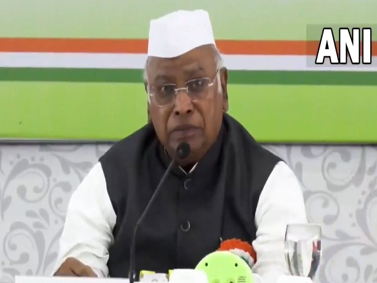 outlookhindi's tweet image. बिहार में कांग्रेस की अहम बैठक में खड़गे का हमला, कहा- ‘डबल इंजन सरकार खोखली साबित हुई’

outlookhindi.com/politics/natio…

#MallikarjunKharge #CongressCWC