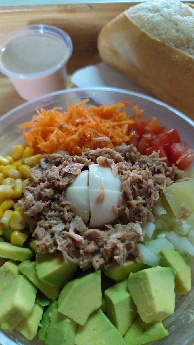 Pourquoi j'ai fait <a href="/thegardencmr/">The Garden CM 🥗🥞</a> ?

Entre autres, c'est que j'aime beaucoup les salades, que ce soit pour le plaisir, ou pour perdre du poids. Et je me suis dit que je n'étais pas le seul

Aujourd'hui : carotte, tomate, avocat, concombre, oeuf, thon, mais, pommes 🥗