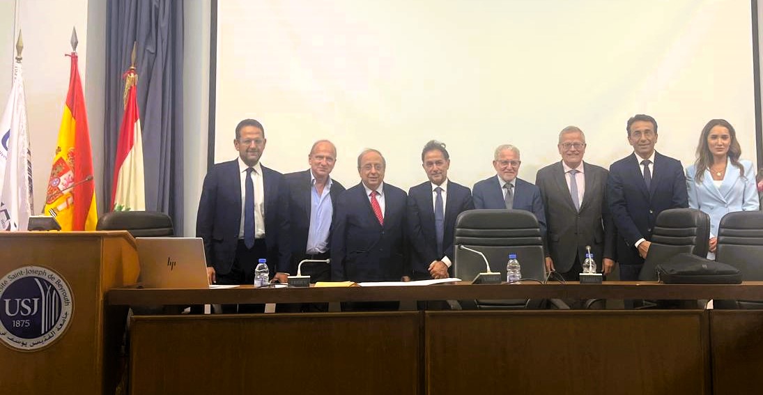 EmbEspanaLibano's tweet photo. El 18 de septiembre, la @ISPLiban acogió el evento “España-Líbano: Descentralizar para un mejor gobierno”, organizado por la Embajada de 🇪🇸 en colaboración con @AlainCuenca Director del _ @IEF_ES.
@AECID_es @USJLiban @AlainCuenca @jsanaguado @EmbEspanaLibano https://t.co/h35AN4w8PX