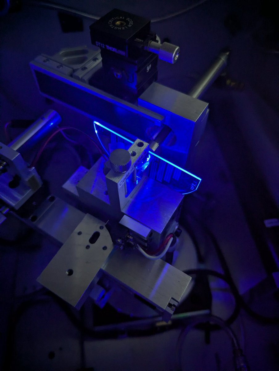 lewisdwright's tweet photo. Prism coupling at 450nm #optics https://t.co/twIPKmseuI