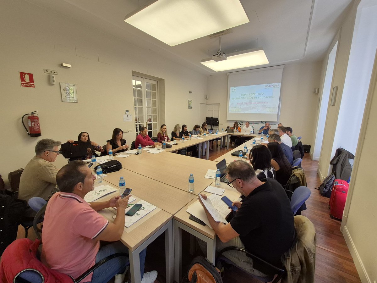 📍 El Comité Ejecutivo de <a href="/csifeducacion/">CSIF Educación</a> analiza el borrador de anteproyecto de Ley presentado por <a href="/educaciongob/">Ministerio de Educación, FP y Deportes</a> e insiste en la necesidad de contar con una normativa básica que regule las condiciones del profesorado en todo el territorio, sin limitar las negociaciones propias de