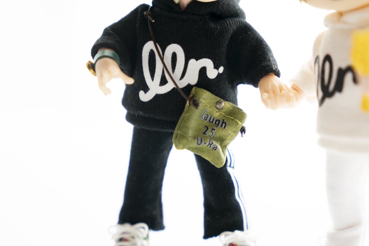 2人の可愛すぎる装いは少し前にお通販でご縁を頂いていたパーカーとアイドール大阪でお迎えしたジャージのパンツ。全て<a href="/n_nitten/">Ｎｉｔｔｅ+Ｎ🍊</a> 様から。
<a href="/sakomo_ocsn/">sakomo</a> 様のイニシャルバッジも一緒に🥰
革のロゴバッグと腕時計は<a href="/gontayoyo/">革のU-Ra</a> 様。
素敵すぎる作品をありがとうございます！！