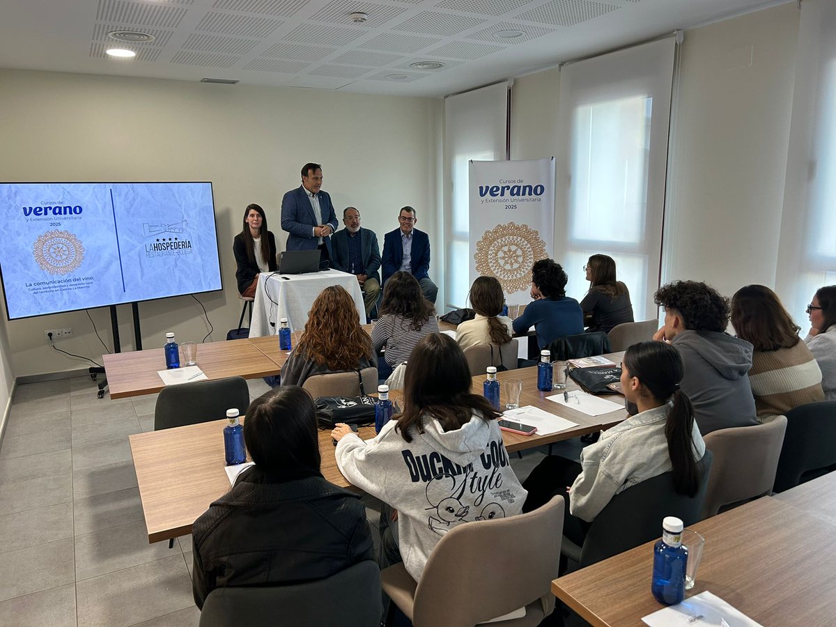 jmherranz's tweet photo. Hoy estamos en #ElProvencio Hospedería Nuestra Señora del Rosario en el curso de verano de🍷comunicación del vino @FcomUCLM @uclm_es @vinodelamancha @elprovenciotur @camposreales @uclmdivulga @vicecuencauclm🍷 https://t.co/rntvoU2TvX