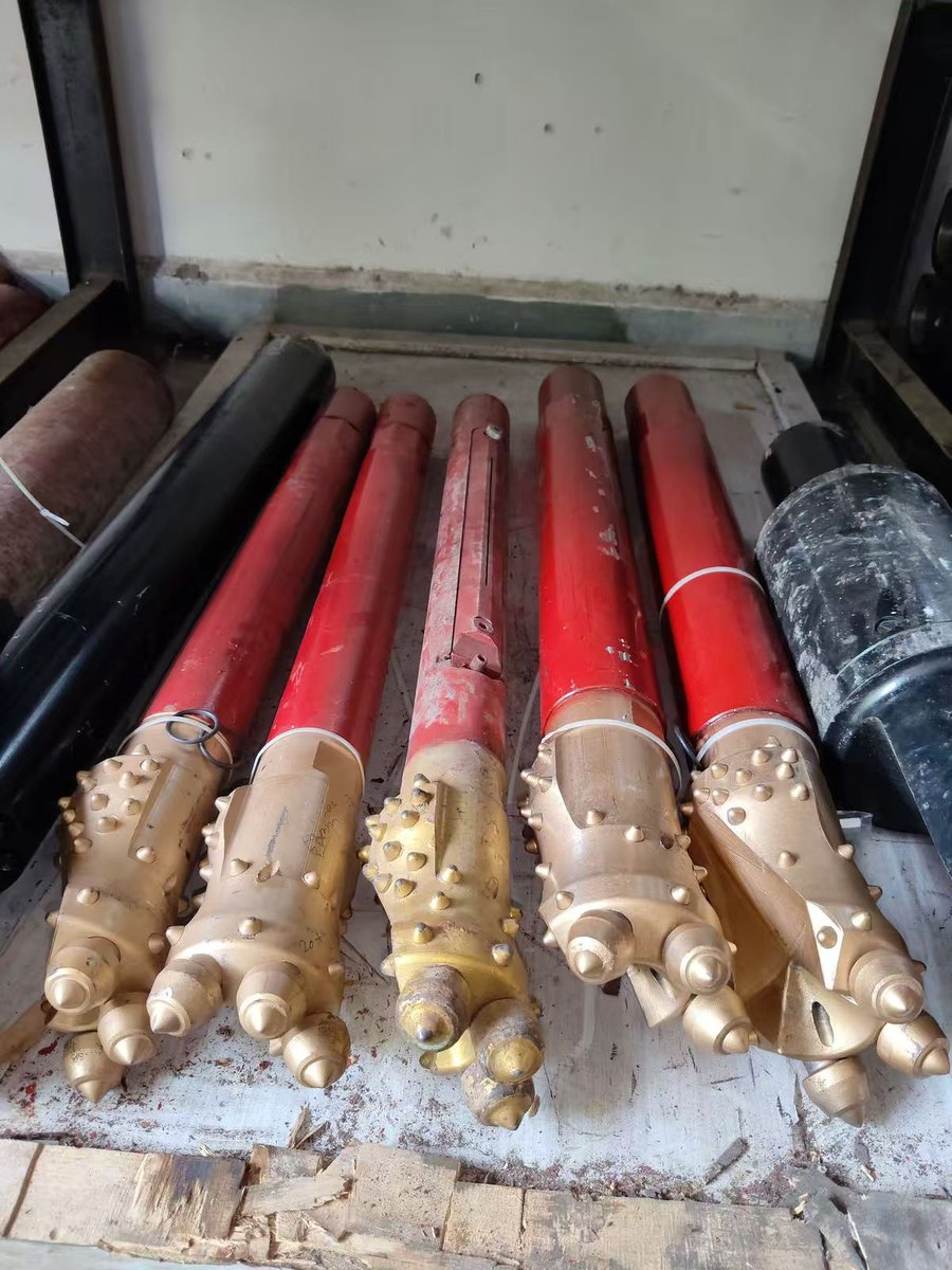 Tired of HDD project delays in hard rock formations? Frustrated with drill bits that wear out mid-job, fail to fit your Ditch Witch/Vermeer rig, or lack the cutting power to tackle tough strata?​
TriHawk Drill Bits are built for your India-based HDD challenges .