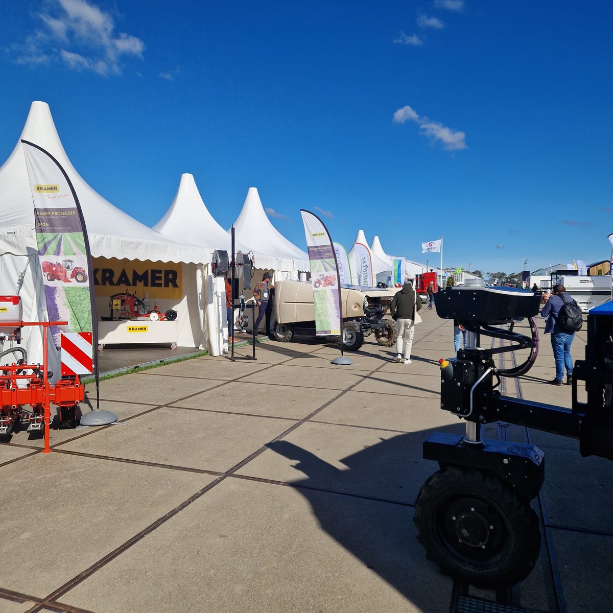 kramerstart's tweet image. Dag 2 van de #bejodagen 2025 is in volle gang! 🧅

En dat met machtig mooi weer 🌞

Bent u er nog niet geweest? Geen zorgen — we staan er nog tot en met zaterdag! 🤝🏻

𝐓𝐨𝐭 𝐬𝐧𝐞𝐥 𝐢𝐧 𝗪𝐚𝐫𝐦𝐞𝐧𝐡𝐮𝐢𝐳𝐞𝐧! 
#bejod25 #BEJO #opendagen #teelt #akkerbouw