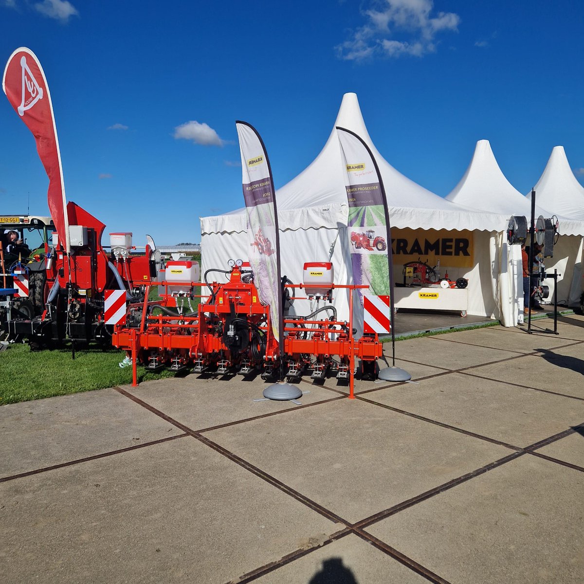 kramerstart's tweet image. Dag 2 van de #bejodagen 2025 is in volle gang! 🧅

En dat met machtig mooi weer 🌞

Bent u er nog niet geweest? Geen zorgen — we staan er nog tot en met zaterdag! 🤝🏻

𝐓𝐨𝐭 𝐬𝐧𝐞𝐥 𝐢𝐧 𝗪𝐚𝐫𝐦𝐞𝐧𝐡𝐮𝐢𝐳𝐞𝐧! 
#bejod25 #BEJO #opendagen #teelt #akkerbouw