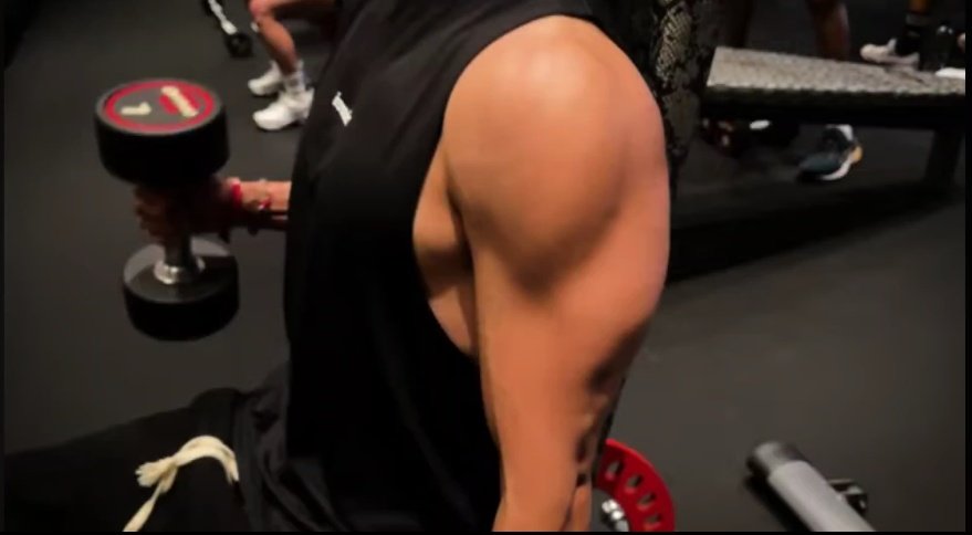 _ot7_nsyhjtj_'s tweet photo. @AboutMusicYT .... No overreaction here... At all....
#JUNGKOOKGYM #NAMJOONGYM #TAEHYUNGGYM #BICEPS #IAMDEAD https://t.co/wjEJNuTIXI