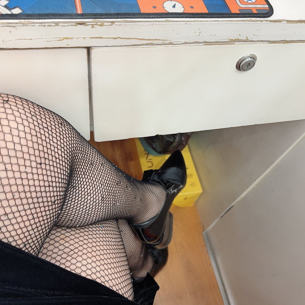 北方的天气中午还是蛮热的，网袜捂的绝对酸臭无比