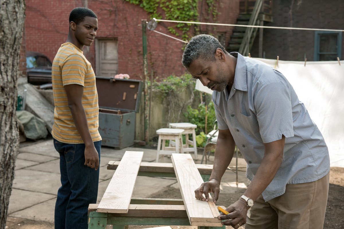 #Cinema | "Barriere" di e con #DenzelWashington

Stasera #25settembre in prima serata su #TV2000
📺 Canale 28
📡 157 Sky

📌Pittsburgh, metà degli anni '50. Troy Maxson, impiegato della nettezza urbana, è sposato da diciotto anni con Rose e ha un figlio adolescente, Cory. Da