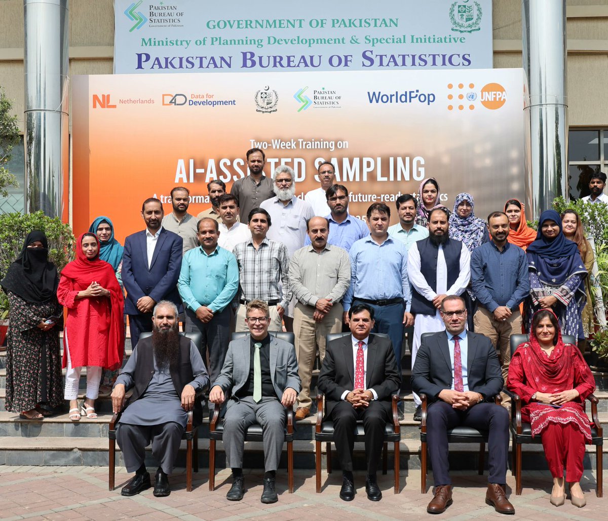 WorldPopProject's tweet image. 🚀 We’re thrilled to support @PBSofficialpak  &amp;amp; @UNFPA in modernising survey sampling in #Pakistan! From AI to satellite data, our training boosts capacity for smarter &amp;amp; more inclusive data - key for disaster response &amp;amp; national planning. 
#DataForGood

worldpop.org/blog/worldpop-…