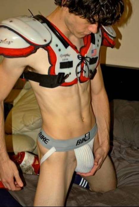 FitzTwombly's tweet photo. Holy fish, y'all, I'm sorry. It's been over a month since I posted any #hot #pictures of #sweaty #men doing #gay #gayfootball shit wearing #football #footballuniforms #footballgear in a #gearfetish #footballfetish #uniforms #sports #gaysports context involving #hotjocks #jocks 1 https://t.co/xHDwX3ksmt