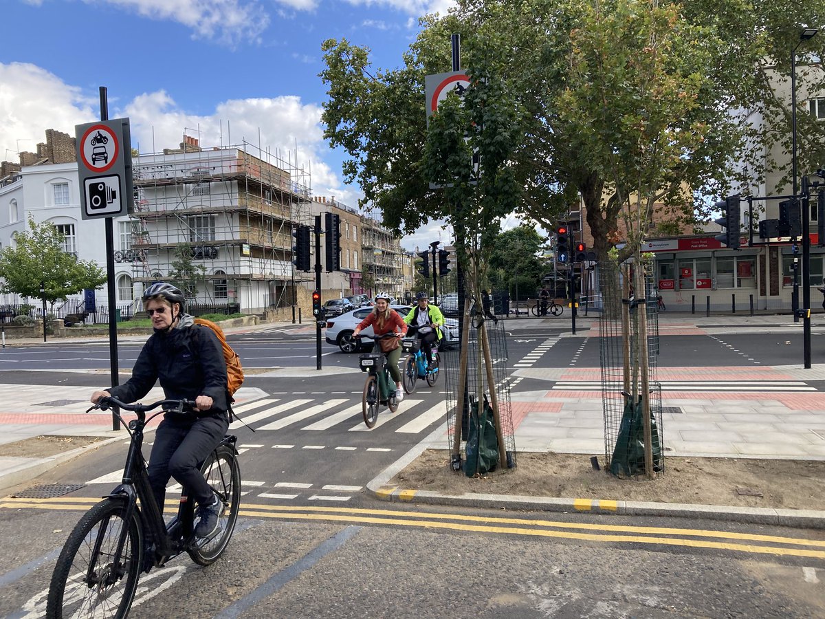 The new pedestrian and cycling crossing of Essex Road in Islington connects up low traffic neighbourhoods and makes it much safer to cross this busy road.

☘️🌷🌻🥀🌿🌱🌼 More planting still to come!