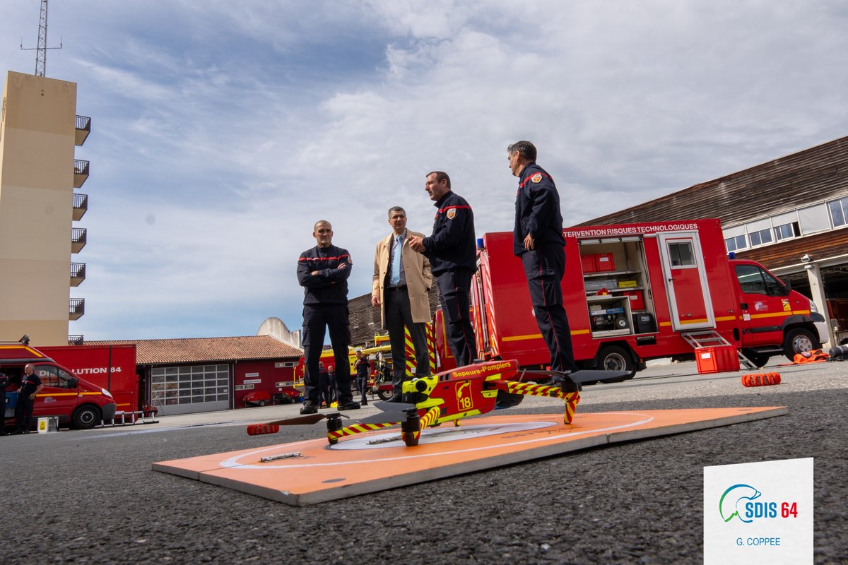 🚨 [Visite du sous-préfet de Bayonne]

➡️ M. Mathieu DUHAMEL, sous-préfet de Bayonne, est venu à la rencontre des femmes et des hommes du CIS d’Anglet 🚒.
👨‍🚒 Au programme : échanges, découverte des moyens d’intervention et des unités spécialisées👍

<a href="/Prefet64/">Préfet des Pyrénées-Atlantiques</a>