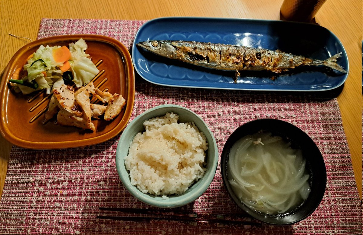 秋刀魚の塩焼き✌
本当は秋分の昨日食べたかったけど
お刺身買っちゃったので
今日頂きました😄✨️

今日は娘の秋・冬服も買えました👶💓

#おうちごはん
#四毒抜き
