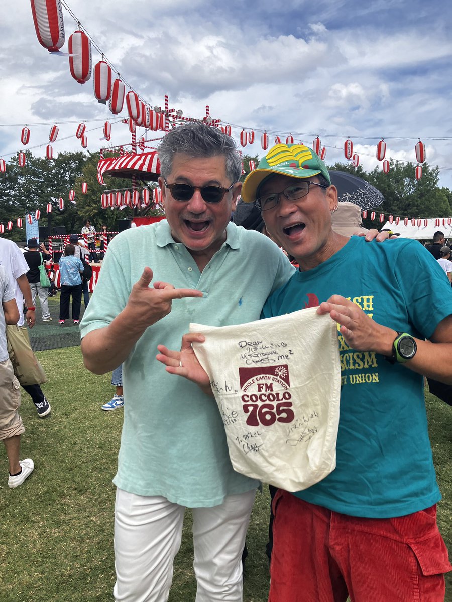 Sasazuki0630's tweet image. クリスさん、こんばんは🌙
日曜日は「吹田クロス万博」でサイン頂きました✍️！
お忙しい中ありがとうございました😊🙏
#cec765
#earthcolorenglish