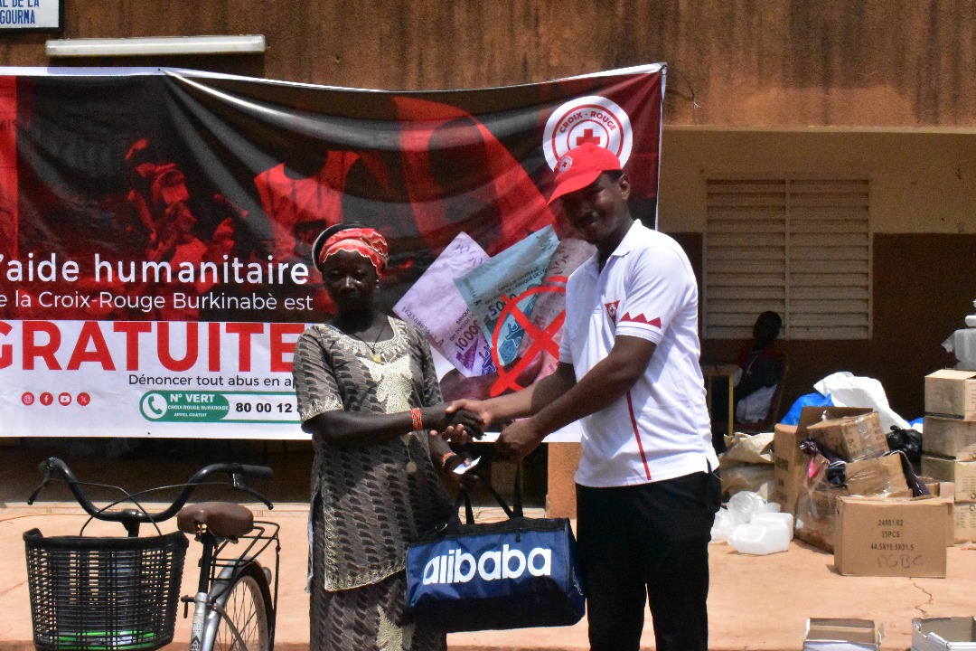 🚴‍♀️383 accoucheuses équipées, 181 vélos, 276 agents soutenus, du matériel vital livré à Gayéri : la @CRBurkinabe rapproche la santé des communautés. #AgirPourLaVie
