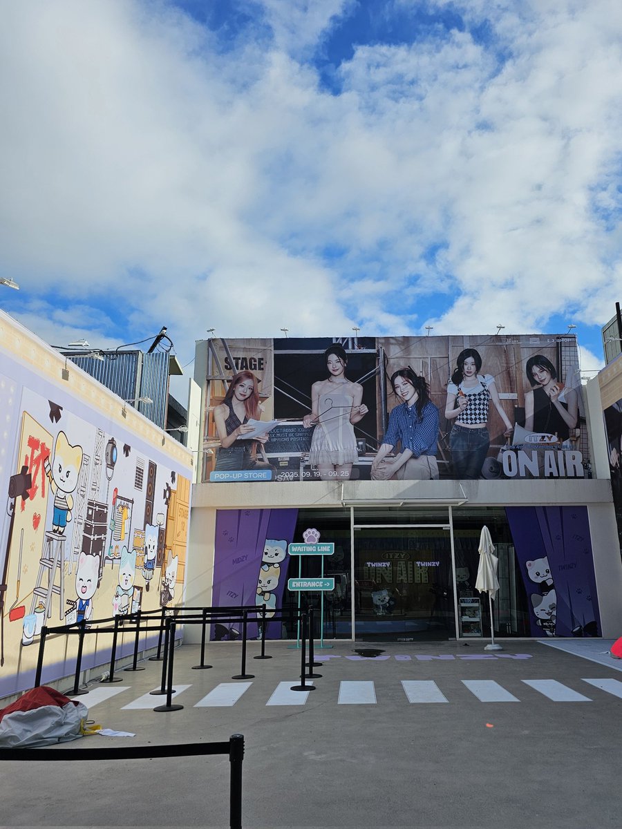 어캐 생일쯤마다 모이는데 이번엔 생일자 2명에 현장에서 들은 재계약 소식까지 축하할일 3배였던 있지팬미팅🎉🎉

Aka김둘레즈+즌3(계정없거나 태그안되는 분들까쥐)