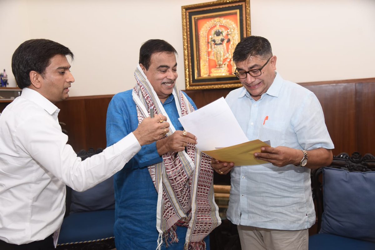 BJP4Sikkim's tweet image. BJP Sikkim State President Shri @DRThapaBJP  met the Union Minister for Road Transport and Highways, Shri @nitin_gadkari Ji in New Delhi today to address Sikkim’s pressing infrastructure challenges, critical for its economy and tourism. The discussion centered on the agendas to…