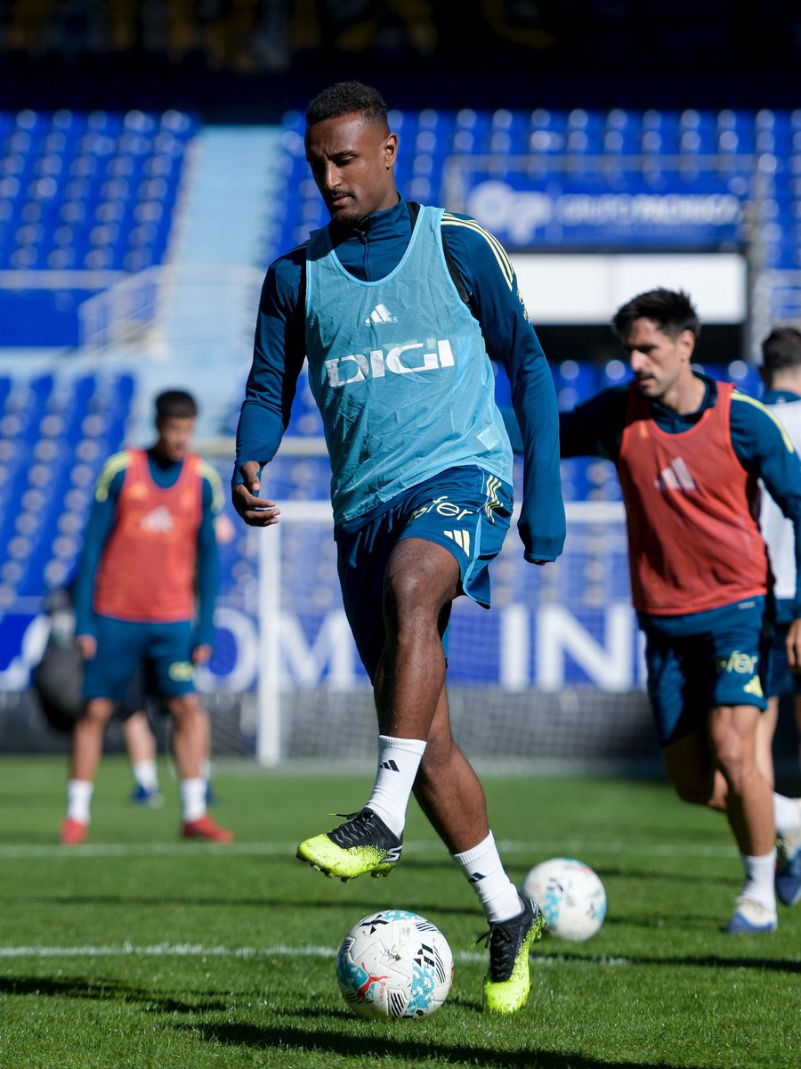 RealOviedo's tweet photo. 𝐕𝐚𝐦𝐨𝐬 𝐜𝐨𝐧 𝐓𝐎𝐃𝐎 ⚽️

#RealOviedo 🔵⚪️ https://t.co/UGe34qBMQY
