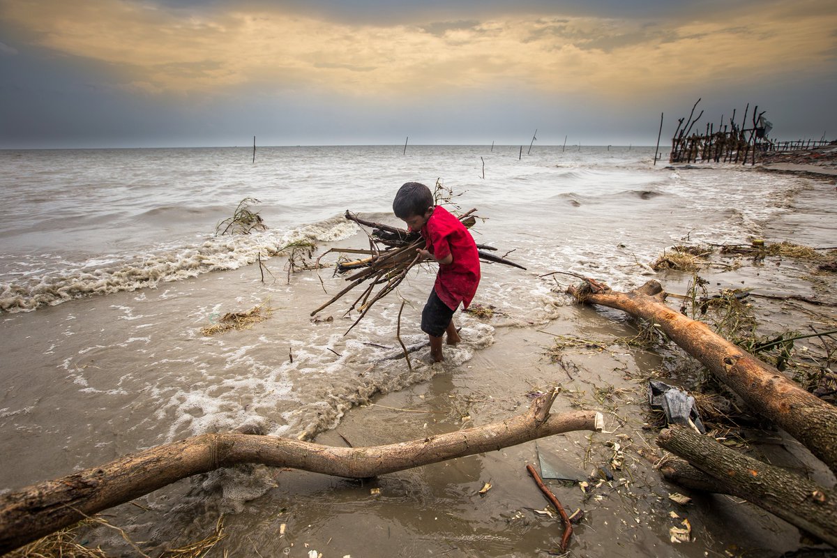 🤝 What's fair and what's right in today's #climatepolicy? An article by Mizan R. Khan of the <a href="/luccc_cb/">LUCCC</a>  explains that today's climate policy should also urgently integrate morality and climate justice.

Find our more👇
thedailystar.net/opinion/views/…

Photo Copyright: Moniruzzaman Sazal