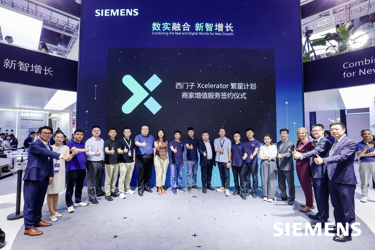 CloudpickTech's tweet image. Thrilled to join the Siemens Xcelerator ecosystem! 🤝
⚡ We showcased Cloudpick's AI-powered unmanned retail at the Siemens booth and joined the Xcelerator BVS signing.
Thanks to Linda Krumbholz, Hu Jian Jun & Rosie Zhang. Onward to co-innovation! 🌍
🚀 cloudpick.ai