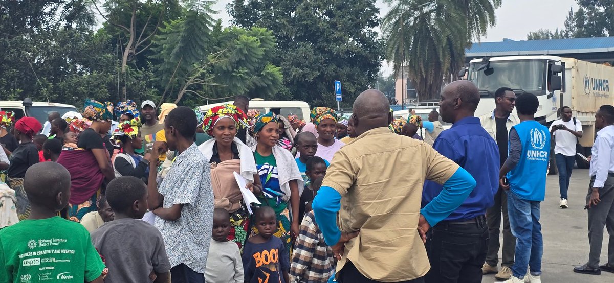 Asaph LITIMIRE AGAPE (@asaphlit) on Twitter photo #NordKivu : Près de 440 réfugiés rwandais sont en train d'être rapatriés dans leur pays d'origine par le Haut Commissariat de l'#ONU aux réfugiés via la Grande Barrière entre #Goma et #Gisenyi. Ils proviennent des territoires de #Rutshuru et #Masisi. <a href="/FMLarousse/">𝐅𝐢𝐬𝐭𝐨𝐧 𝐌𝐚𝐡𝐚𝐦𝐛𝐚 𝐖𝐚 𝐁𝐢𝐨𝐧𝐝𝐢</a> #NordKivu : Près de 440 réfugiés rwandais sont en train d'être rapatriés dans leur pays d'origine par le Haut Commissariat de l'#ONU aux réfugiés via la Grande Barrière entre #Goma et #Gisenyi. Ils proviennent des territoires de #Rutshuru et #Masisi. <a href="/FMLarousse/">𝐅𝐢𝐬𝐭𝐨𝐧 𝐌𝐚𝐡𝐚𝐦𝐛𝐚 𝐖𝐚 𝐁𝐢𝐨𝐧𝐝𝐢</a>