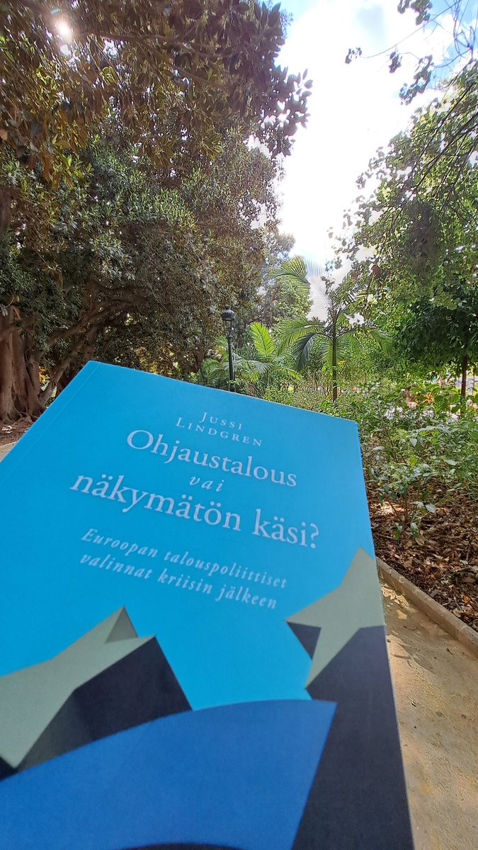Espanjan vanhimmassa julkisessa puistossa on rauhan patsas ja istuvat lukuisat runoilijat. Juuri tänään se oli oiva paikka pohtia ja kerrata olennaista. Pinnan alle ei moni vaivaudu katsomaan. Kiitos <a href="/LindgrenJussi/">Dr. Jussi Lindgren</a> !