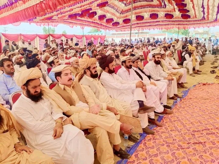 نان په بکاخېل منډي کې دی بنو و دی شمالي وزیرستان مشرانو جرګه وکړه په راروان دې څلورم په ورځ به په بنو کې اولسي پاڅون کیګی