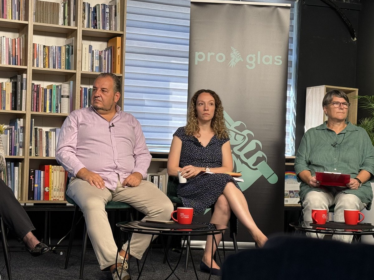 pro_glas_rs's tweet image. U toku je tribina
📢 I dijaspora se pita 📢

Govore:
🗣️ prof. dr Marijana Pajvančić
🗣️ Pavle Dimitrijević 
🗣️ Sofija Mandić
🗣️ prof. dr Miodrag Jovanović

🎥 Pratite uživo na našoj FB stranici:
facebook.com/pro.glas.rs