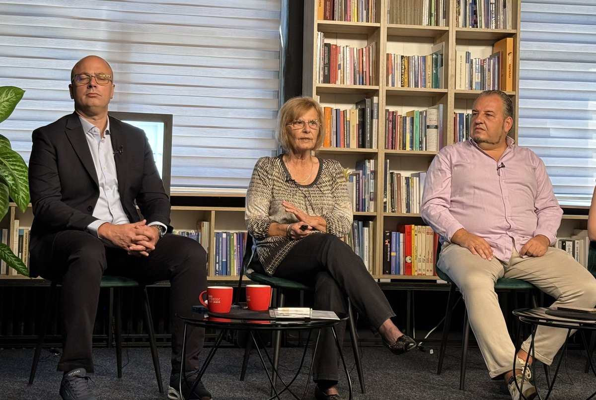 pro_glas_rs's tweet image. U toku je tribina
📢 I dijaspora se pita 📢

Govore:
🗣️ prof. dr Marijana Pajvančić
🗣️ Pavle Dimitrijević 
🗣️ Sofija Mandić
🗣️ prof. dr Miodrag Jovanović

🎥 Pratite uživo na našoj FB stranici:
facebook.com/pro.glas.rs