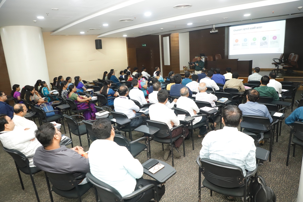 NMMConline's tweet image. *नवी मुंबई महापालिका कर्मचाऱ्यांनी घेतले अद्ययावत एआय तंत्रज्ञानाचे धडे*

*सविस्तर वृत्त लिंक*:
facebook.com/share/p/174uvN…

#AItrainingprogram #AItraining #aitrainingdata