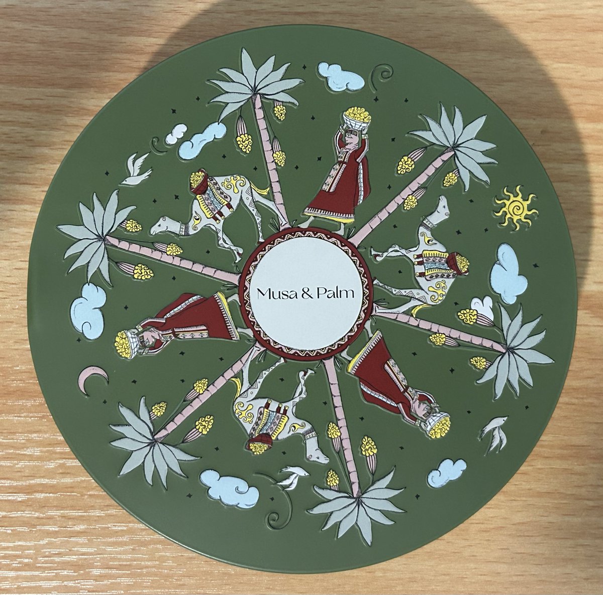 サウジアラビアデーツ缶3つとストラップとステッカ サウジアラビアデーツ缶3つとストラップとステッカ サウジアラビア