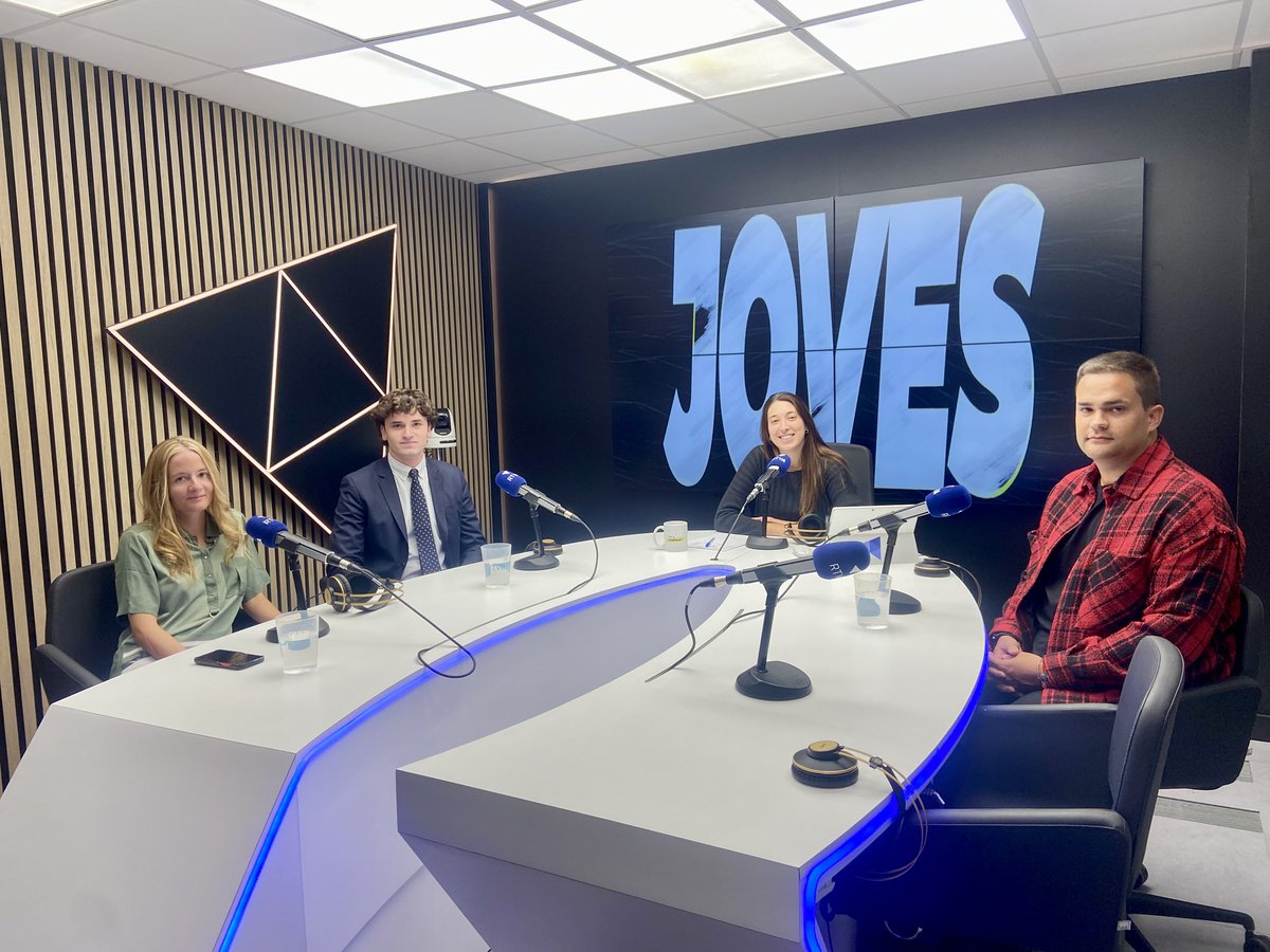 🎙️Ara i en directe, els nostres joves passen pels micròfons d’<a href="/rtvandorra/">RTVA</a>, al ‘Fora de context’

🔸Parlen sobre com funciona la Secció, la tasca que fan i una part més personal sobre les motivacions que els han portat a entrar en política

☝️Escolta-ho! rtva.ad/en-directe/atv