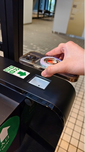 CloudpickTech's tweet image. 🎉 A first in Japan! Osaka Metropolitan University Co-op has launched a walk-through unmanned store 🚀 powered by Cloudpick AI, IntaSect & Hanshow.
✅ QR entry via LINE
🛒 Grab bread, drinks, ice cream, noodles
🚶 Walk out — AI bills instantly
#Cloudpick #SmartRetail