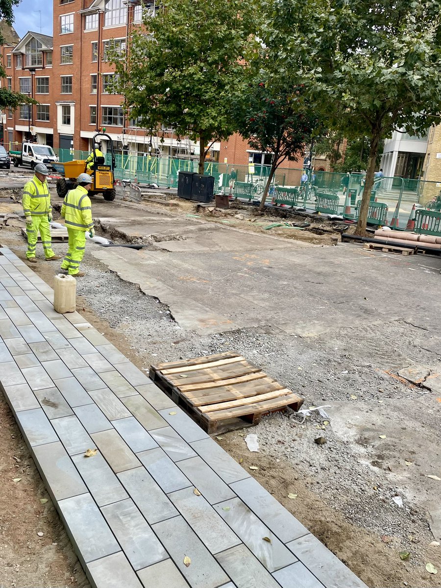 MPMSpodcast's tweet image. 🏗️👀 Status report on St John Street this morning @PGSMurray. It’s really happening 🥹 cc: @IslingtonBC #Clerkenwell #PublicRealm #townplanning #citiesforpeople #London -AZ