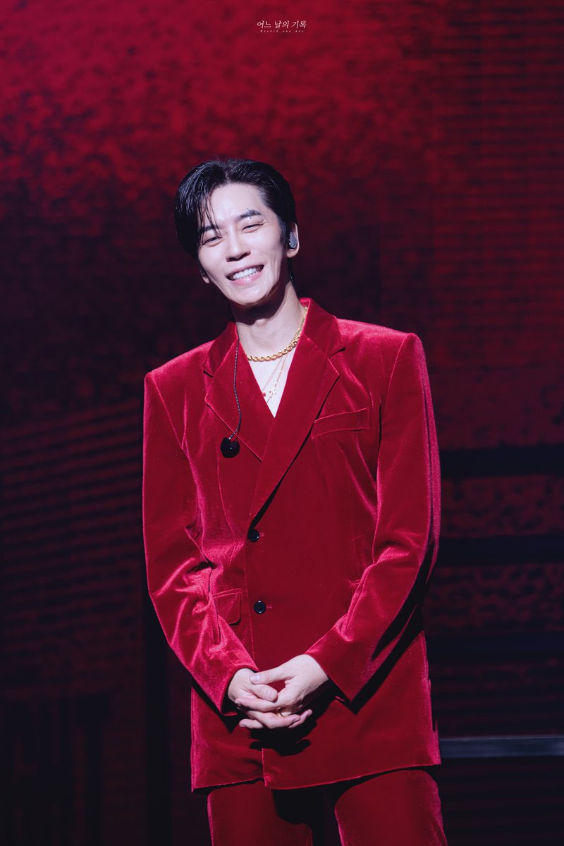 _record_one_day's tweet photo. 250920 신성록 첫번째 콘서트 HIGHLIGHT
포토타임📸

배우 #신성록

최고✨️ https://t.co/4g383grGKv