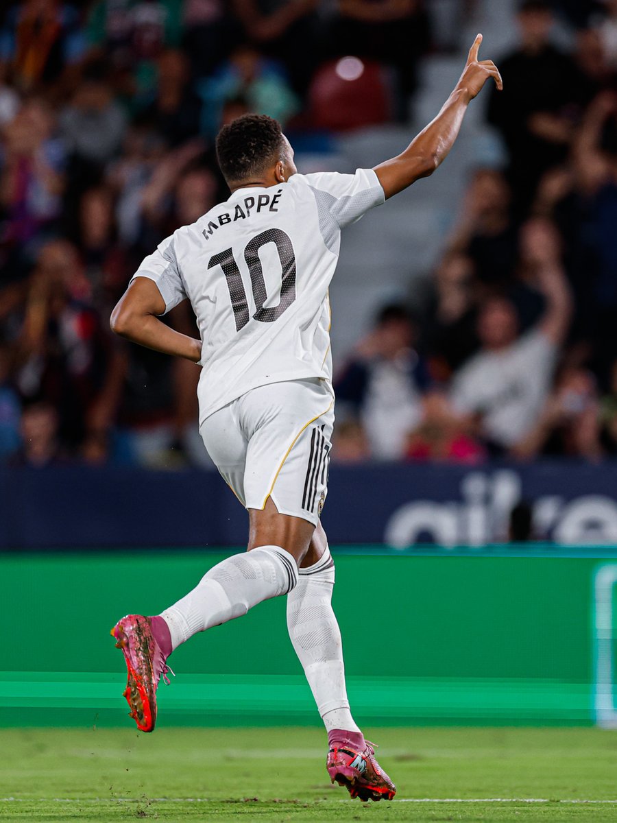realmadrid's tweet photo. KM🔟 https://t.co/XTwieY2Dgd
