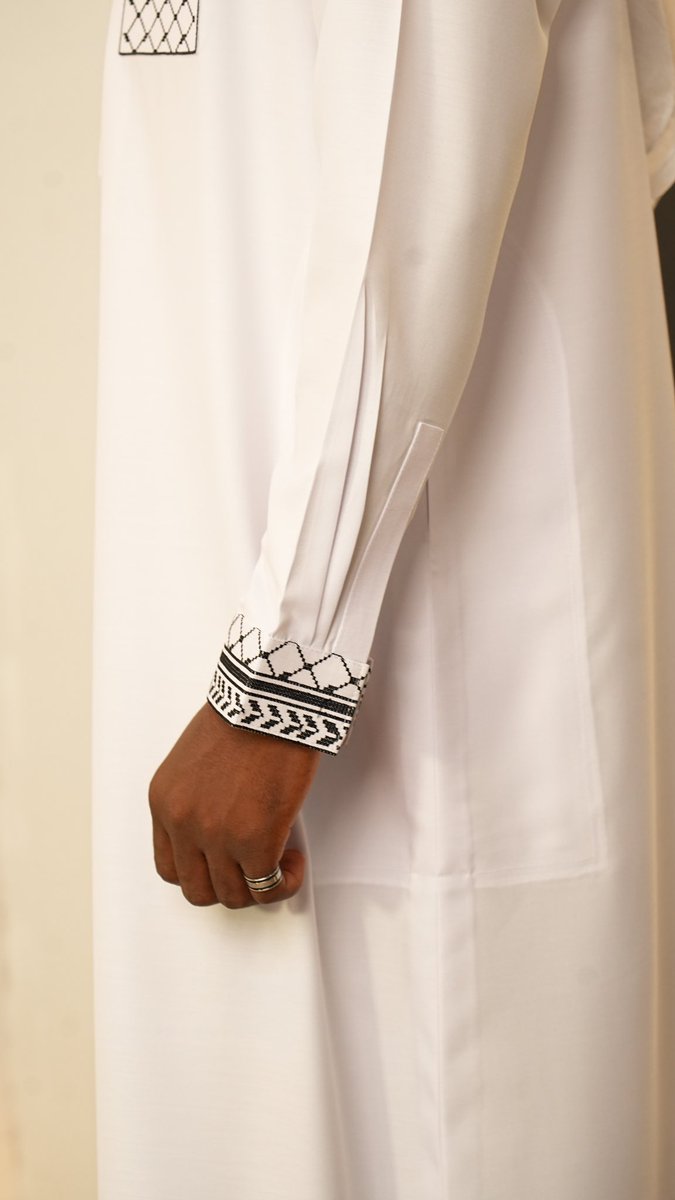MoeInspired's tweet photo. MIDNIGHT SAND
Not about fancy. Not about excess.
It’s richness with meaning – strength, presence, audacity.

NGN 100,000

#MidnightSand #رمال_منتصف_الليل #JalabiyaByMoe #MoeInspired https://t.co/Qn1I40Bnkq