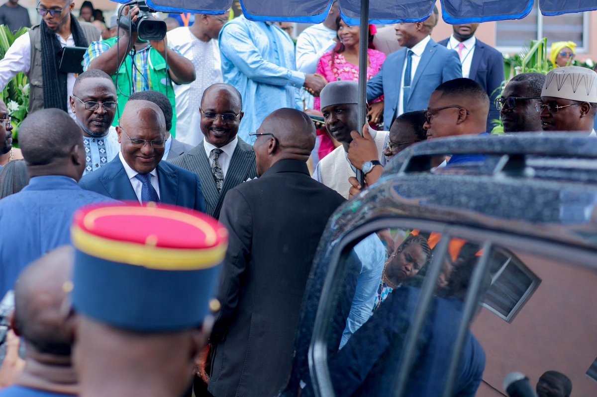 DrManaouda's tweet photo. Merci au Directeur Général ainsi qu’à l’ensemble du personnel de l’Hôpital Général de Douala pour l’accueil chaleureux et le professionnalisme manifestés à l’occasion de ma visite de travail du lundi 22 septembre 2025.

Je me réjouis d’avoir inauguré le bâtiment de l’administration médicale, visité les chantiers des futurs pavillons d’oncohématologie et d’Imagerie par Résonance Magnétique (IRM), posé la première pierre du bunker destiné au service de médecine nucléaire et réceptionné 24 générateurs de dialyse qui renforceront la prise en charge des patients. 

Nous poursuivons ainsi la mise en place de jalons essentiels dans le processus de modernisation de nos hôpitaux, conformément aux très hautes orientations du Chef de l’État.