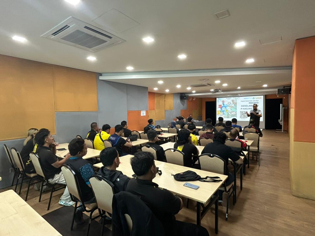 FlashExpressMY's tweet image. 🚴‍♂️✨ P-Hailing Safety Training with MIROS ✨🚴‍♀️

Today, 26 Flash riders from Area 7 successfully participated in the P-Hailing Safety Training Program organized by the Malaysian Institute of Road Safety Research (MIROS) in Kajang, Selangor.

#FlashExpress #MIROS #RoadSafety
