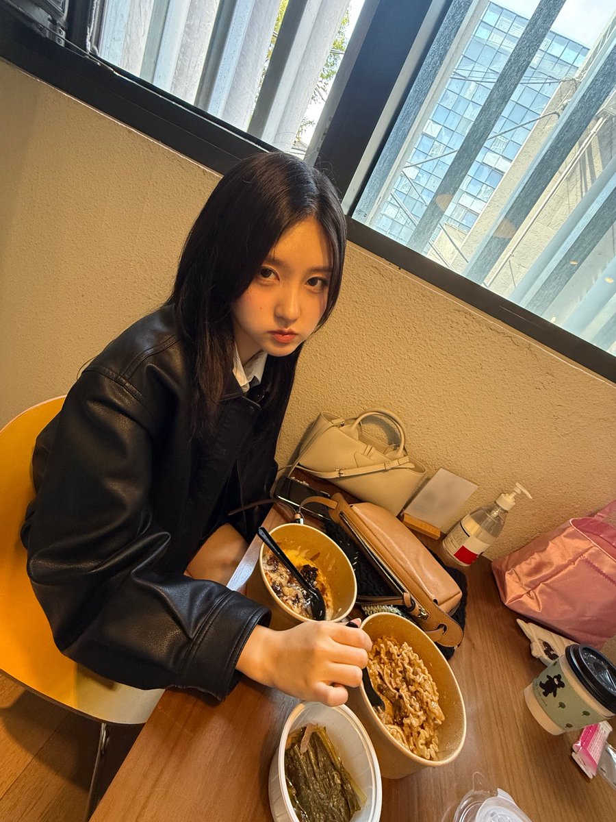 anyrjin's tweet photo. 올해 생일도 잘먹고 잘자는 하루되길 - 유지니 https://t.co/MNx98x2tj3