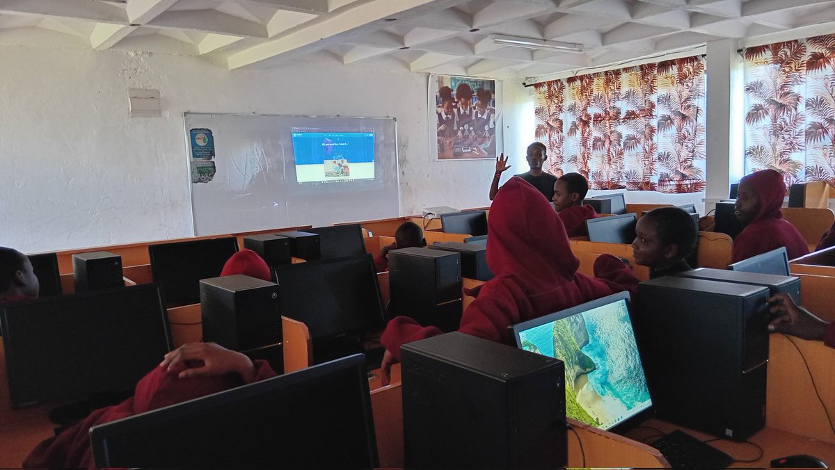 Digiskool1's tweet photo. Edward Limo Junior Secondary just had their first DigiSTEM class! 
It’s never too late to start equipping students with coding, robotics &amp; AI skills. 
✅ Book a free demo
✅ Onboard your school
✅ Start the journey today

#STEM #EdTech #Digistem https://t.co/ElITp0gNJa
