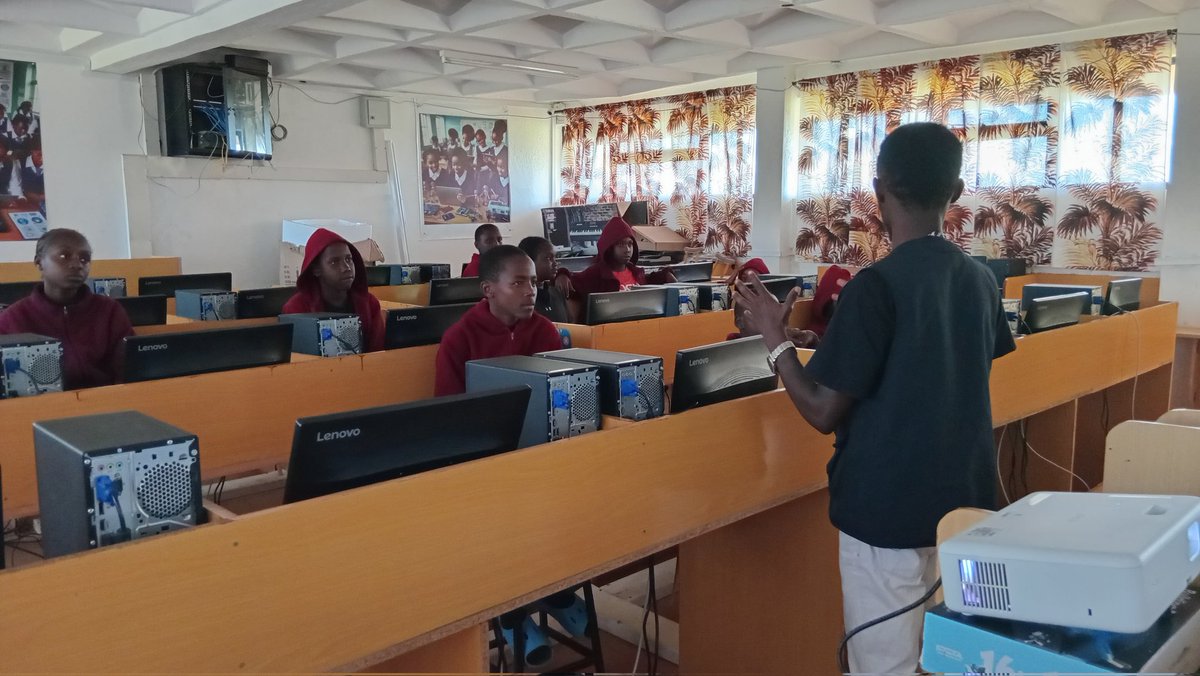 Digiskool1's tweet photo. Edward Limo Junior Secondary just had their first DigiSTEM class! 
It’s never too late to start equipping students with coding, robotics &amp; AI skills. 
✅ Book a free demo
✅ Onboard your school
✅ Start the journey today

#STEM #EdTech #Digistem https://t.co/ElITp0gNJa