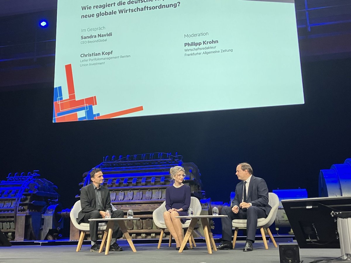 Gestern bei <a href="/maischberger/">Maischberger</a>, heute bei mir: <a href="/SandraNavidi/">Sandra Navidi @sandranavidi.bsky.social</a> mit einer detailreichen Analyse der Autokratiewerdung der USA (mit etwas mehr Zeit als im Fernsehen): faz.net/aktuell/feuill…. Interessante Diskussion mit <a href="/ChristianKopf/">Christian Kopf</a> auf der #dpn Convention (Foto Markus Dentz).